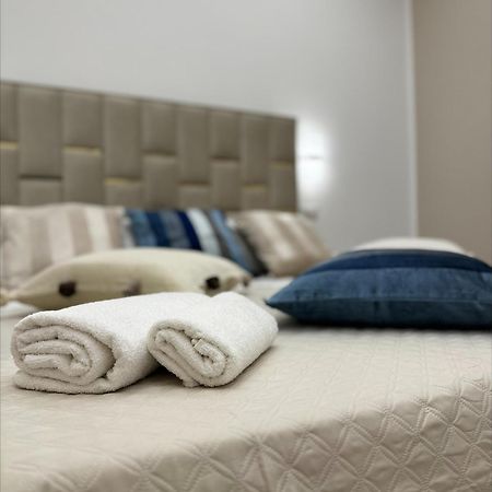 Matthias Luxury House Hotel Catania Bagian luar foto