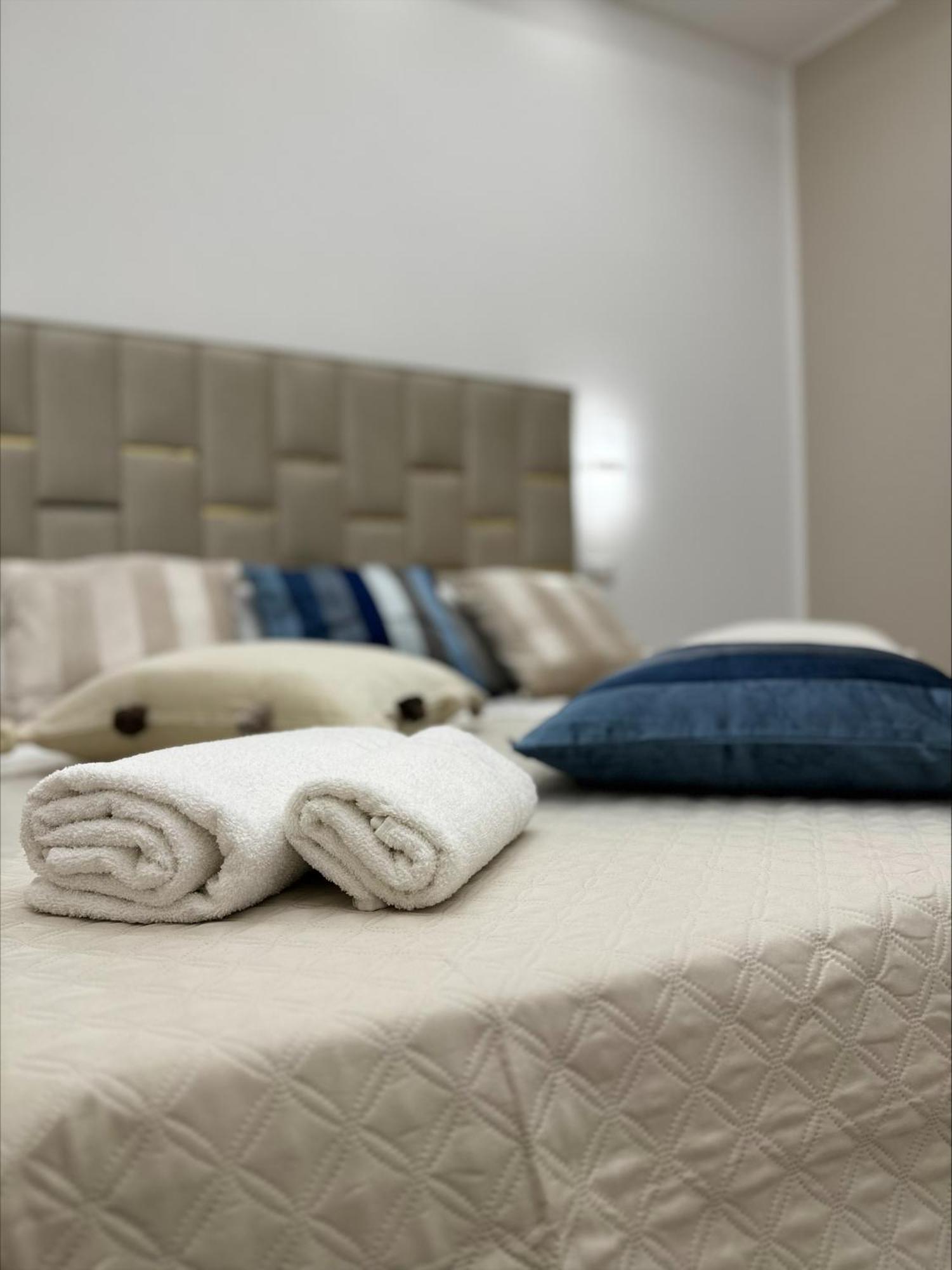 Matthias Luxury House Hotel Catania Bagian luar foto