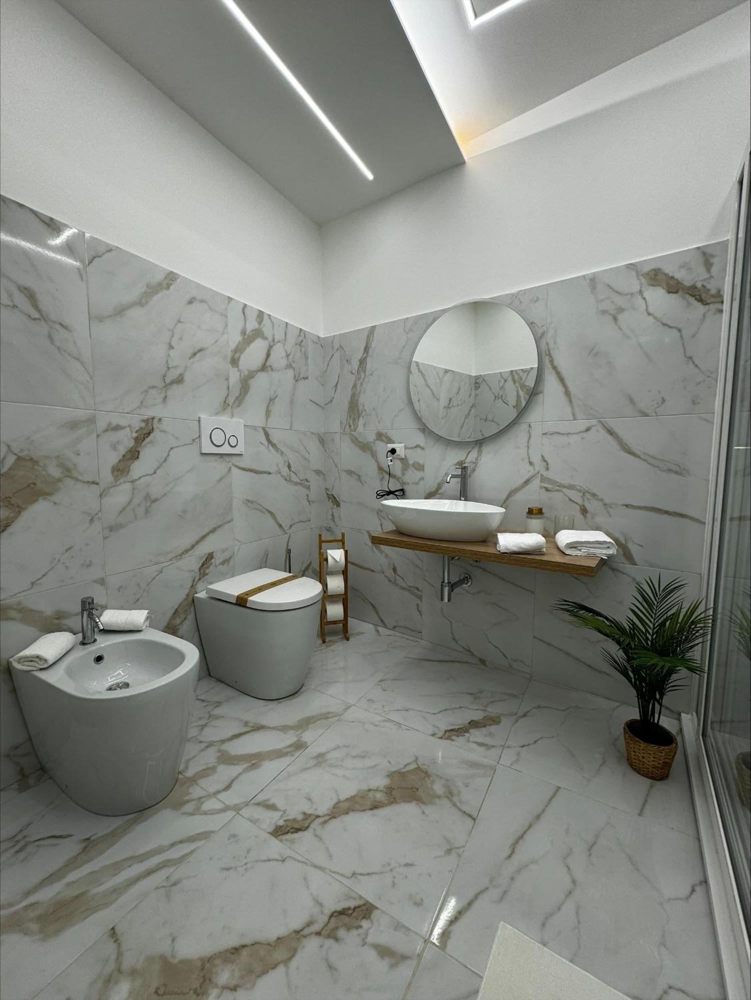 Matthias Luxury House Hotel Catania Bagian luar foto