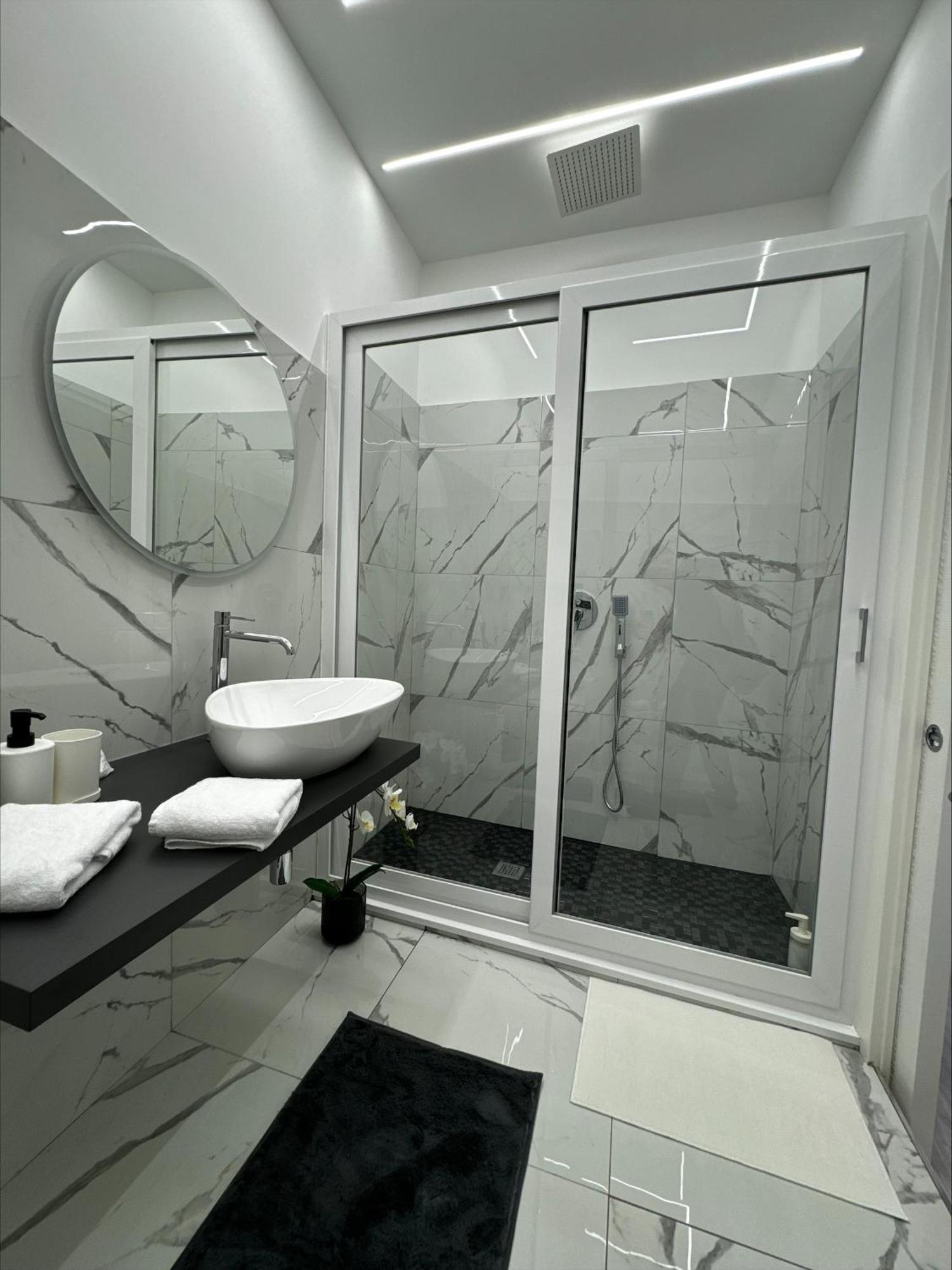 Matthias Luxury House Hotel Catania Bagian luar foto