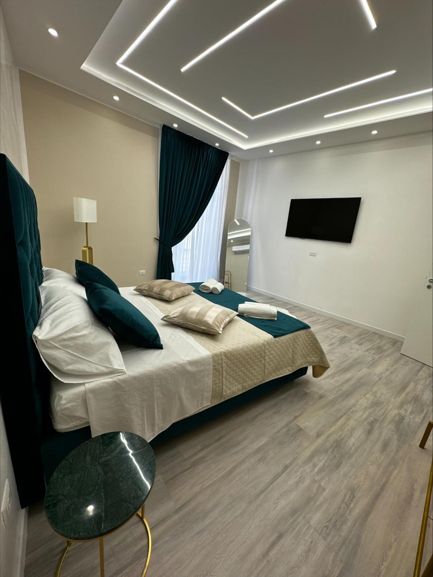 Matthias Luxury House Hotel Catania Bagian luar foto