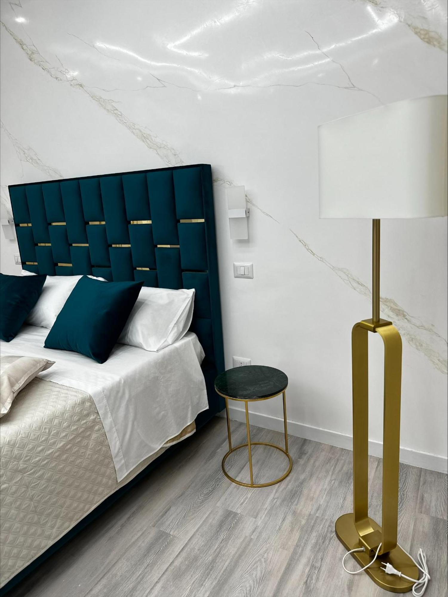Matthias Luxury House Hotel Catania Bagian luar foto
